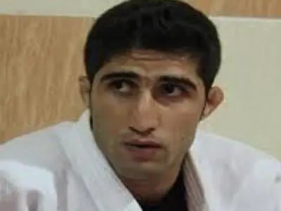 وحید بنا صاحب گردین آویز نقره شد