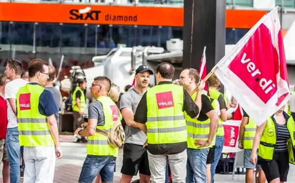 اتحادیه کارگران بخش حمل و نقل آلمان اعتصابی بزرگ در فرودگاه‌ها را تدارک می‌بینند