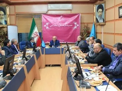 بستر مناسب برای ورود همه مردم به جنگ فرهنگی و اقتصادی با دشمن فراهم شود