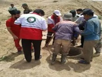 سقوط کارگر به عمق ۳۲ متری چاه 