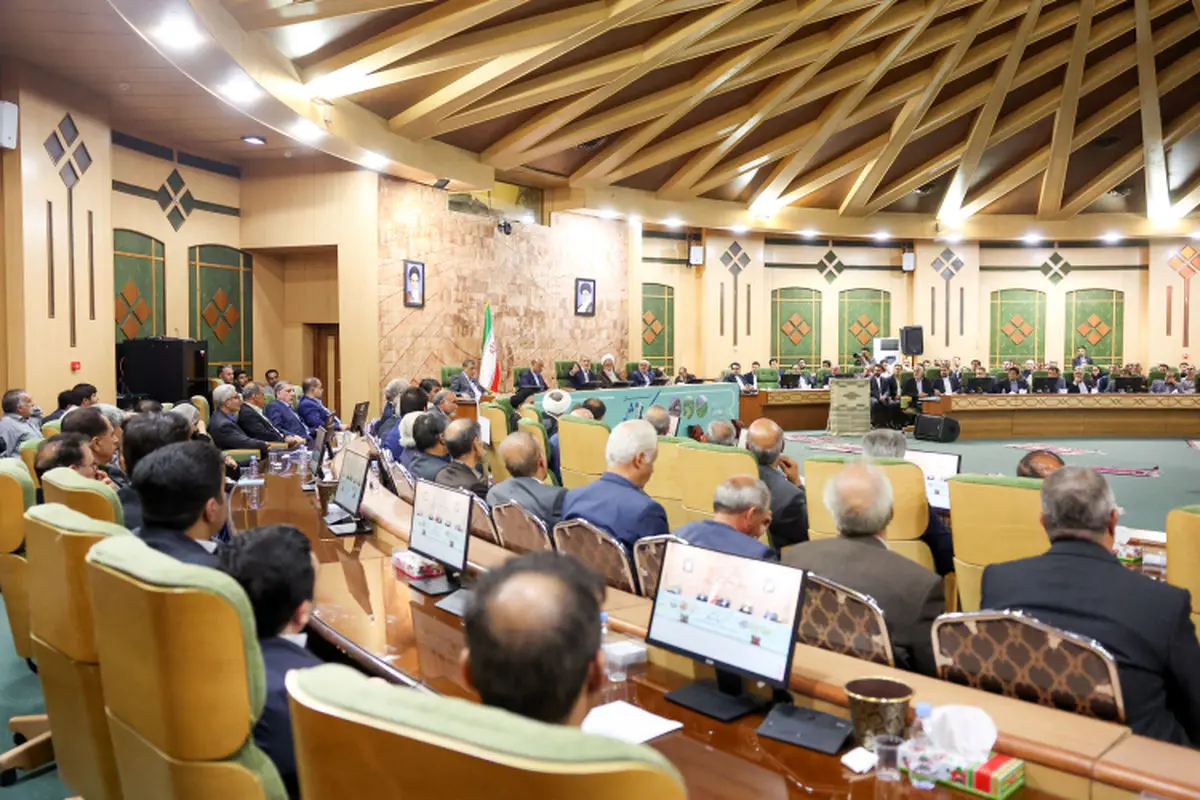 چنانکه در انتخابات گفتم، شعار نمیدهم، بلکه به دنبال واقعگرایی و پاسخگویی هستم