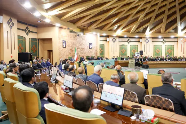 چنانکه در انتخابات گفتم، شعار نمی‌دهم، بلکه به دنبال واقع‌گرایی و پاسخگویی هستم