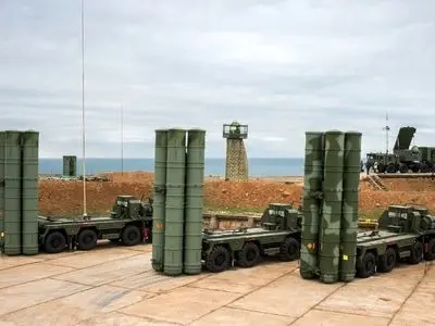 رزمایش پدافند هوایی روسیه در حفاظت از شبه‌جزیره کریمه با استفاده از سامانه‌های اس- ۴۰۰