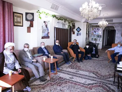 حضور دو عضو شورای نگهبان در منزل شهید مدافع حرم