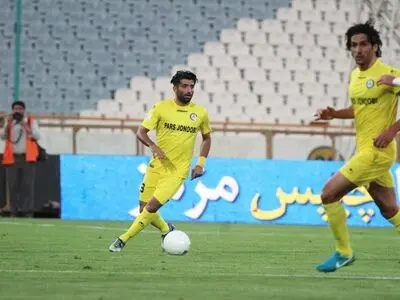 برخی بازیکنان پارس پول رفت و آمدشان را هم ندارند/ نمی‌توانستیم مقابل سایپا به میدان نرویم