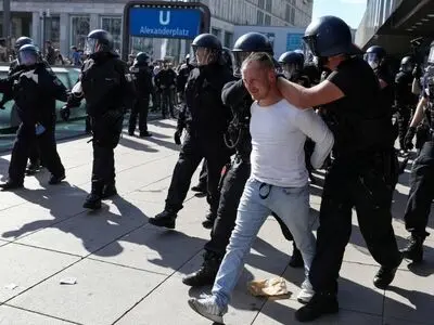 انتقاد آلمان از تظاهرات صورت‌گرفته علیه محدودیت‌های کرونا