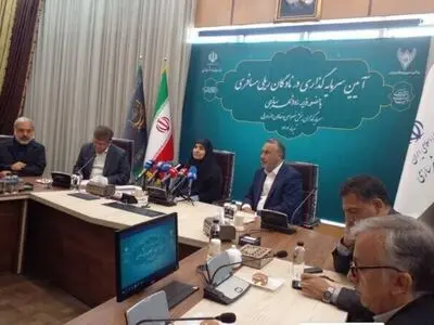 إيران توقع عقدا استثماريا بقيمة 8.8 تريليون تومان لتحديث أسطول نقل الركاب بالسكك الحديدية