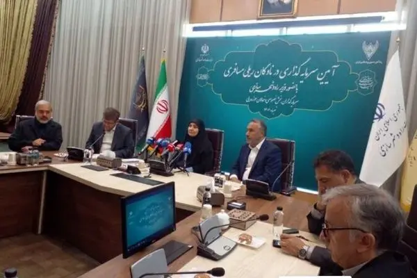 إيران توقع عقدا استثماريا بقيمة 8.8 تريليون تومان لتحديث أسطول نقل الركاب بالسكك الحديدية