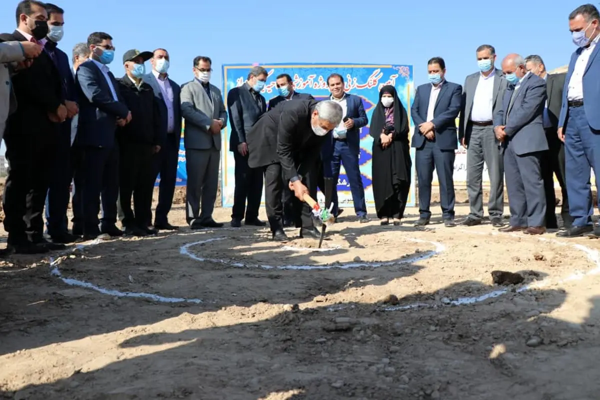 کلنگ ۴ واحد آموزشی با مجموع ۳۰ کلاس درس در اهواز به زمین زده شد/ رتبه اول خوزستان در طرح آجر به آجر در کشور