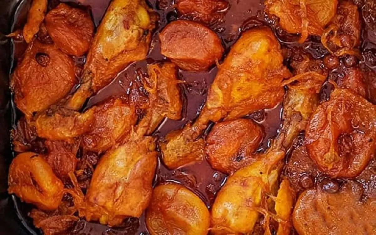 بهترین طرز تهیه خورشت مرغ و آلو مجلسی
