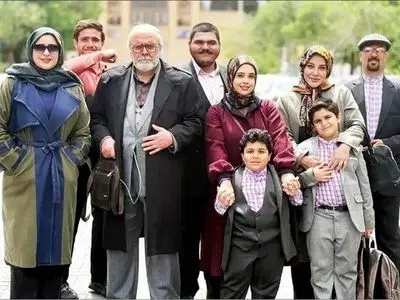 «صفا با خانواده»؛ وقتی طنز خانوادگی دریچه ای رو به جامعه می‌شود
