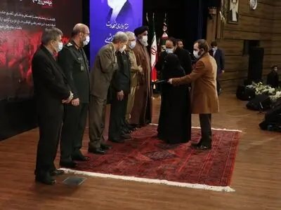 نشان درجه یک «نصر» به خانواده شهید فخری‌زاده اهدا شد