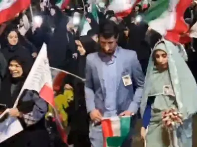 آغاز زندگی مشترک زوج جوان رامسری در میان تجمع مردمی+ فیلم