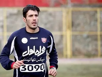  کاپیتان اسبق پرسپولیس نظاره‌گر تمرین سرخ‌پوشان (ویدئو)