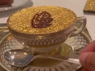 کاپوچینو روکش طلا در برج العرب دبی + فیلم