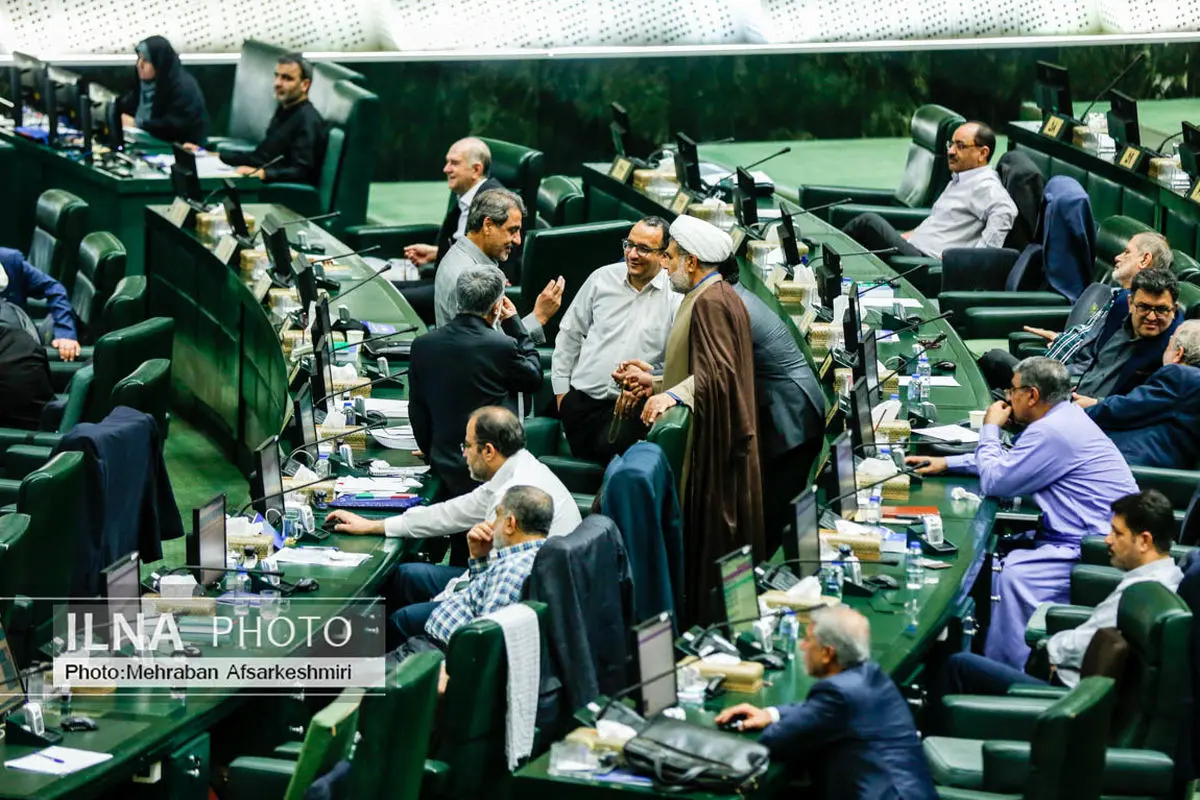 روزنامه اصولگرا: مجلس نشان داد در طرح " نفوذ " دنبال خاموش کردن صدای نخبگان است