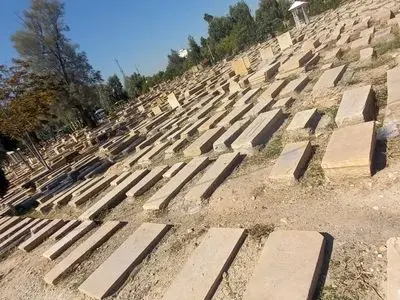 گورستان هزارساله دارالسلام شیراز یا شعبه دوم بهشت زهرا! / مهمترین سنگ‌های تاریخی دارالسلام کجا هستند؟