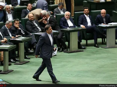 مجلس به برنامه های «آخوندی» آری گفت/  آخوندی با رای قاطع در راس وزارت راه وشهرسازی باقی ماند 