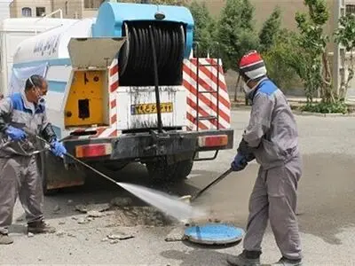 سم‌پاشی گسترده در شبکه فاضلاب استان مرکزی با هدف کاهش حشرات