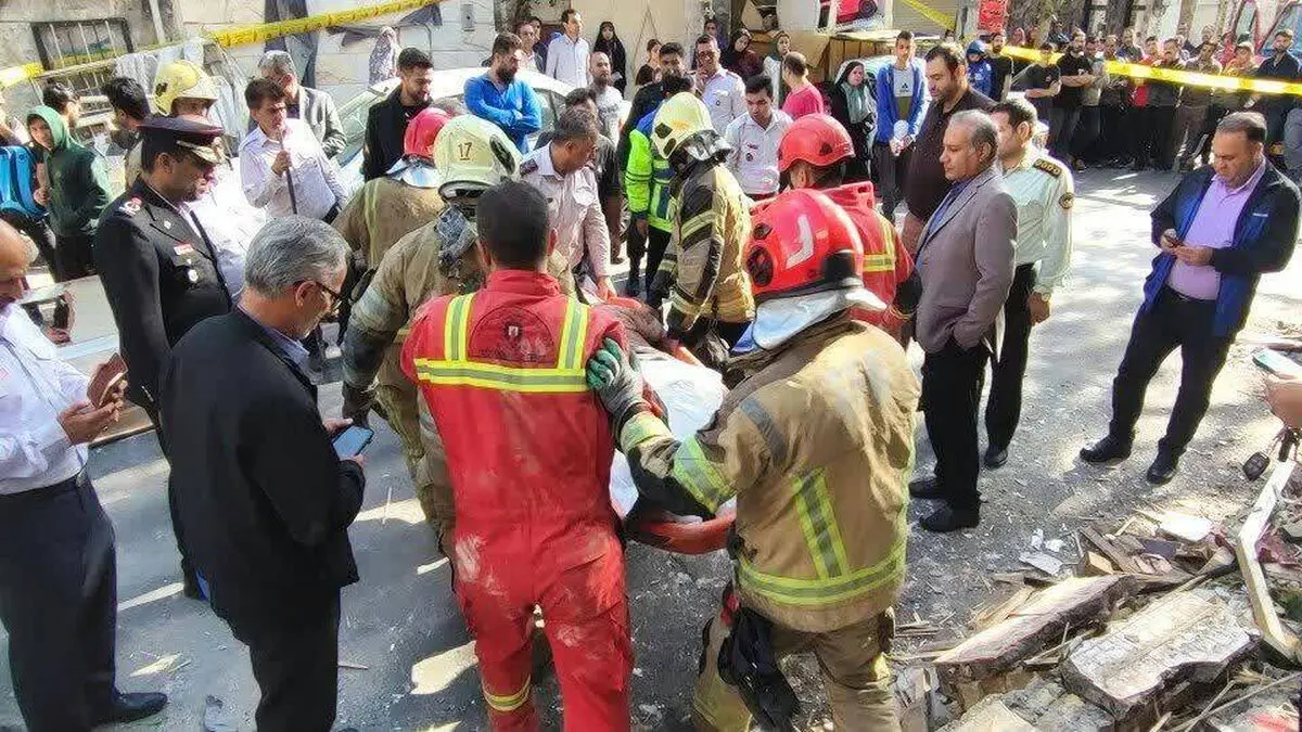 انفجار در یک منزل مسکونی/نجات یک نفر از زیر آوار