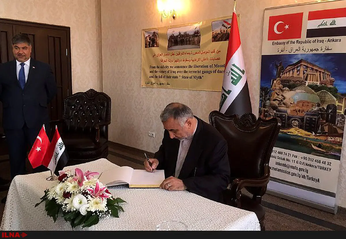 بازدید طاهریان فرد از نمایشگاه عکس روند پیروزی عراق بر داعش در موصل