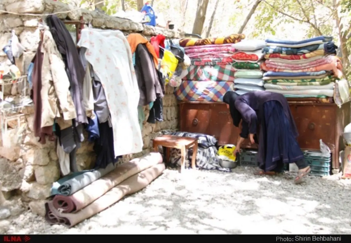 گزارش تصویری زندگی پیرزن خوزستانی در بین سنگ‌ها
