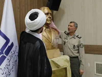برگزاری آئین رونمایی از سردیس سپهبد شهید قرنی در مدرسه دارالفنون