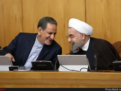 اولین جلسه هیات دولت پس از انتخابات ریاست‌جمهوری/ روحانی و جهانگیری سوژه عکاسان شدند