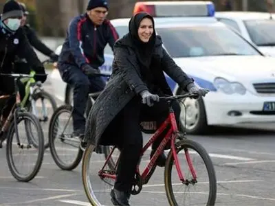 ایجاد زیرساخت‌های لازم برای دوچرخه سواری بانوان در بوستان‌های شهر