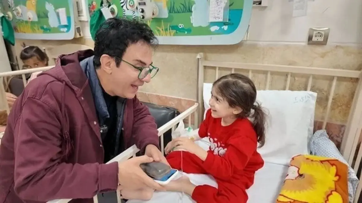 دیدار عموپورنگ با کودکان بیمار و مجروح شده در جنگ