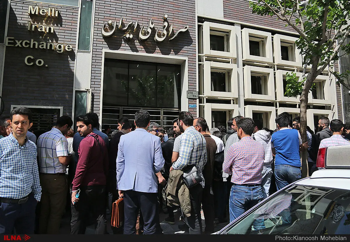 فقط ۱۵ صرافی در تهران صف خرید داشتند/ ثبت ۳ هزار درخواست ارز در سامانه برخط/ تفاوت نرخ آزاد و توافقی