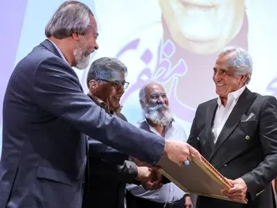 مراسم اهدای گواهینامه درجه یک هنری به مجید مظفری برگزار شد