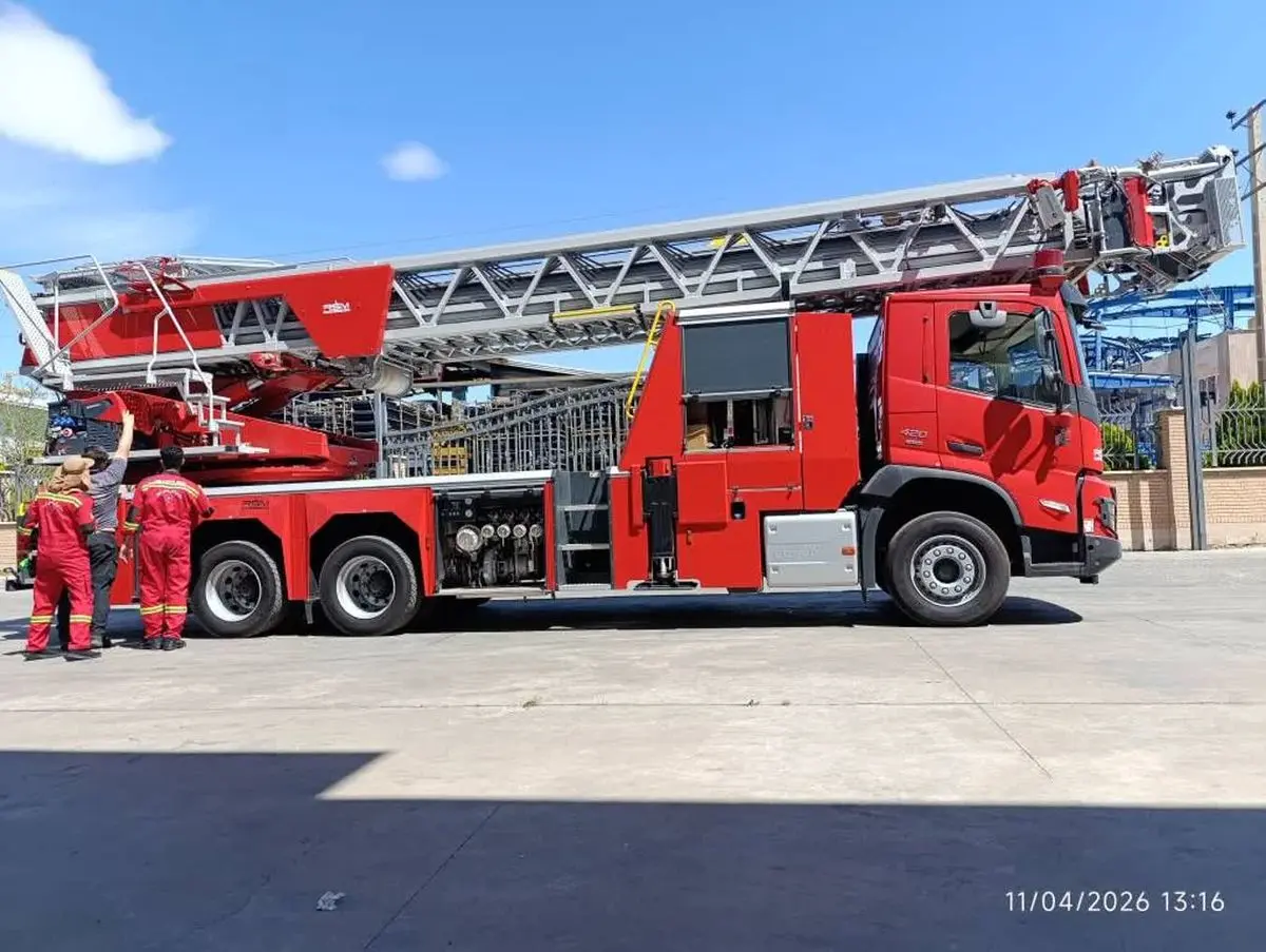 شیراز صاحب نردبان هیدرولیکی ۵۶ متری آتش‌نشانی شد