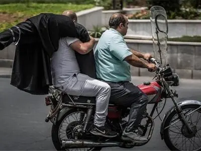 بار «خدمات شهری» روی دوش رانندگان اینترنتی / بیکاری و فقر کار را به اجاره روزانه موتور کشاند!