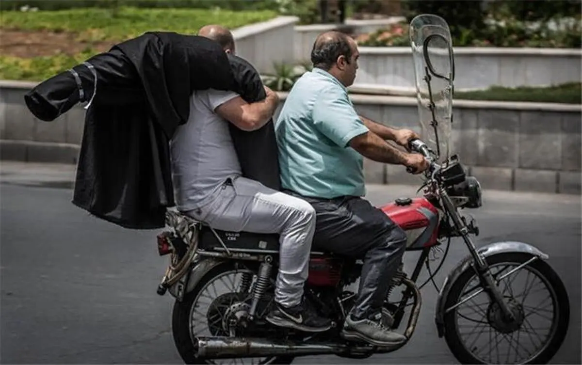 بار «خدمات شهری» روی دوش رانندگان اینترنتی / بیکاری و فقر کار را به اجاره روزانه موتور کشاند!
