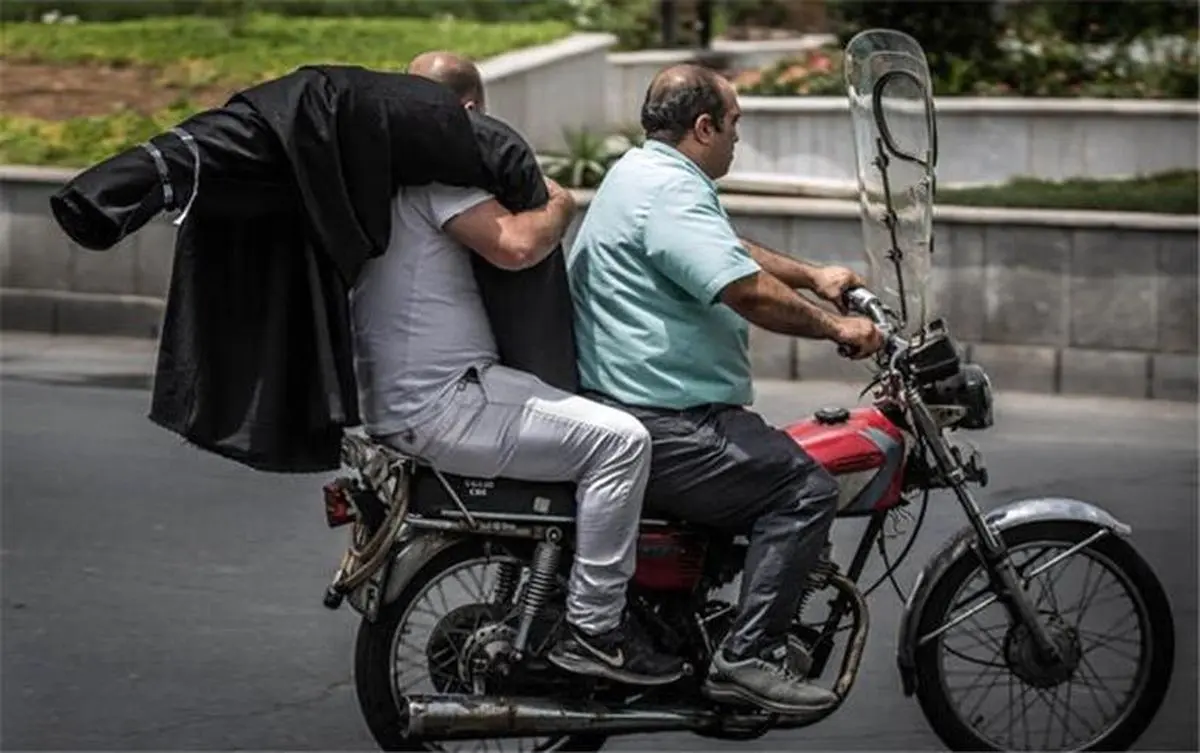 بار «خدمات شهری» روی دوش رانندگان اینترنتی / بیکاری و فقر کار را به اجاره روزانه موتور کشاند!