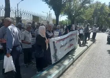 راهپیمایی بازنشستگان فولاد در شهر اصفهان/ به وضعیت بیمه‌های درمانی و متناسب‌سازی معترضیم