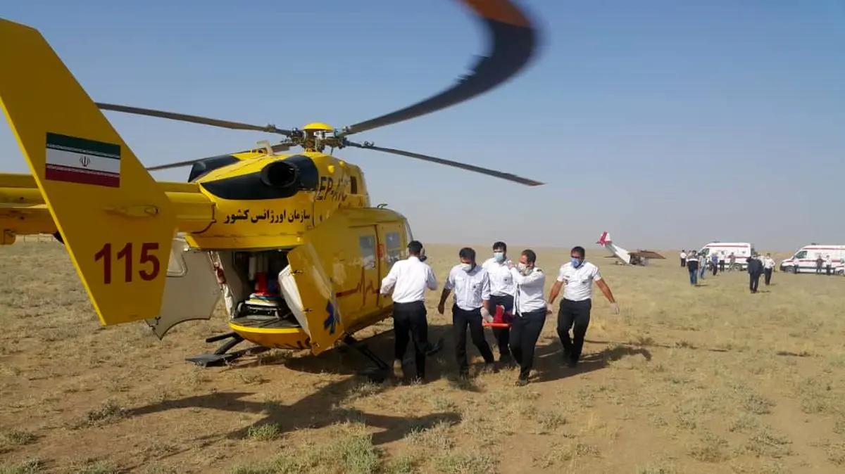 سقوط هواپیما در اطراف فرودگاه آزادی نظرآباد/ انتقال خلبان و کمک خلبان به بیمارستان