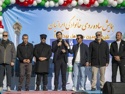 برگزاری پیاده روی بزرگ خانوادگی با حضور وزیر ورزش در شیراز