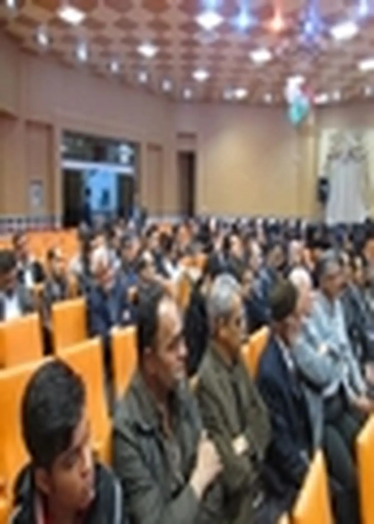 برگزاری جشن پیروزی انقلاب اسلامی با حضور کارگران آران و بیدگل