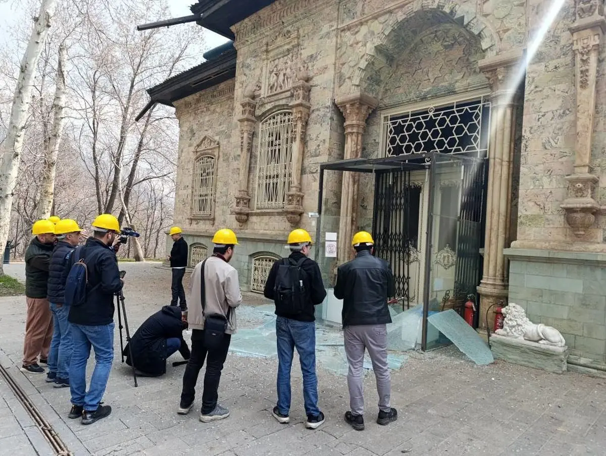 بازدید رسانه‌های بین‌المللی از آثار حملات آمریکا و رژیم صهیونی در مجموعه فرهنگی‌ـ‌تاریخی سعدآباد/ روایت زخم بر میراث ملت ایران