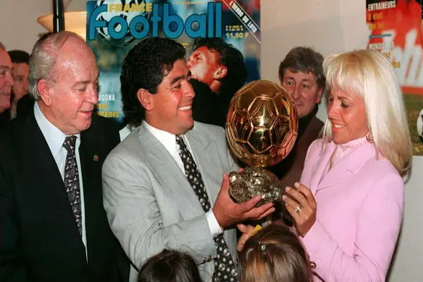 تلاش خانواده مارادونا برای جلوگیری از فروش توپ طلا