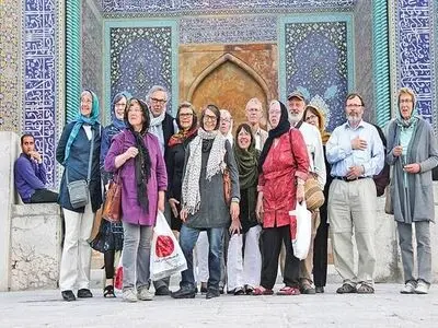 ابلاغ دستورالعمل صدور کارت ریالی برای گردشگران خارجی/ گامی در راستای تسهیل مبادلات مالی و تقویت اقتصاد گردشگری