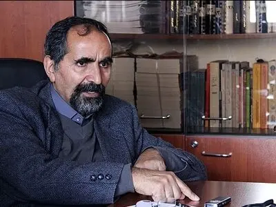 اخراج اساتید دانشگاه در راستای ایجاد یک‌صدایی در جامعه است/ اصولگرایان همواره با طبقه متوسط در تقابل هستند
