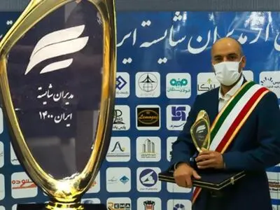دریافت تندیس مدیر شایسته توسط سرپرست شرکت فولاد اکسین خوزستان