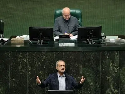 الرئيس بزشكيان: نجحنا في تجاوز كل العواصف التي فُرضت علينا بفعل الضغوط والحرب