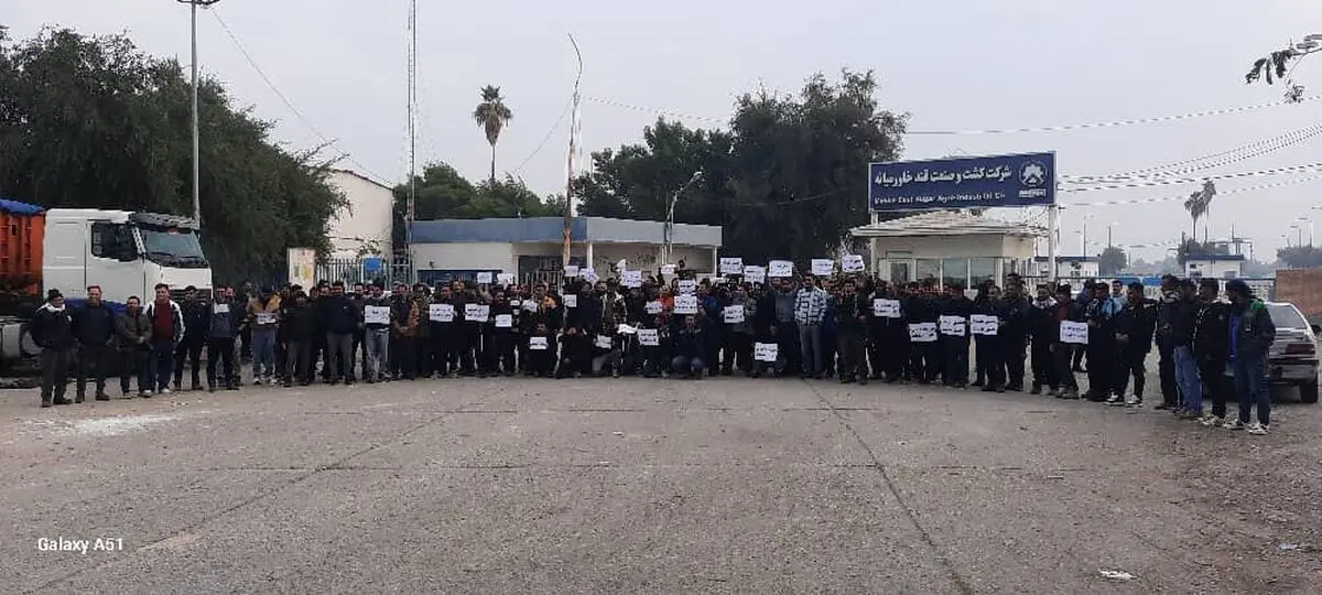 تداوم تجمع کارگران شرکت قند خاورمیانه شوش برای پنجمین روز متوالی