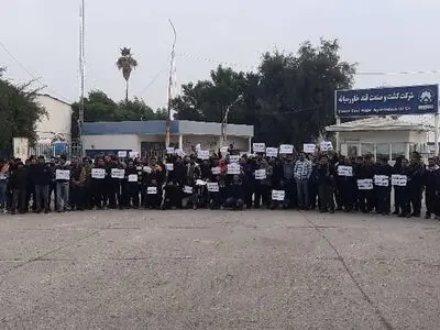 تداوم تجمع کارگران شرکت قند خاورمیانه شوش برای پنجمین روز متوالی