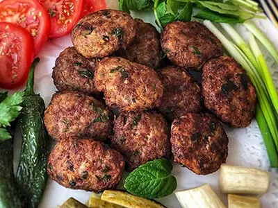 شامی کباب با رب انار؛ خوشمزه و تُرد 