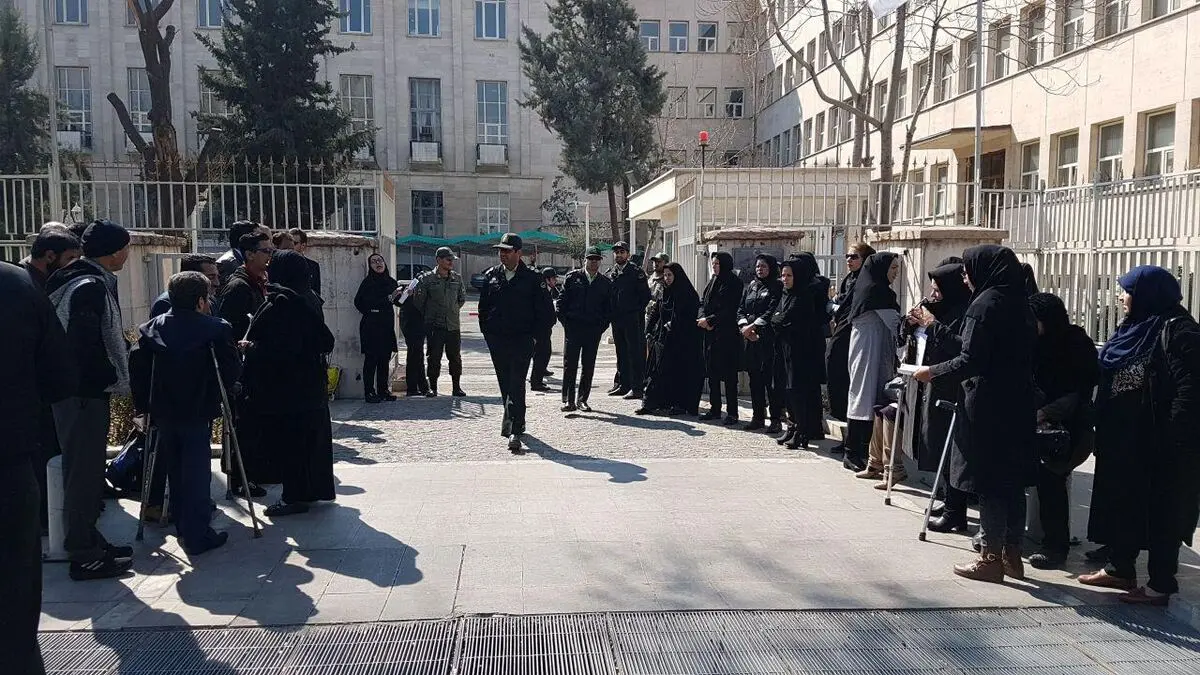 استمرار تجمع کارکنان سهام عدالت در تهران/ هنوز پاسخ نگرفته‌ایم